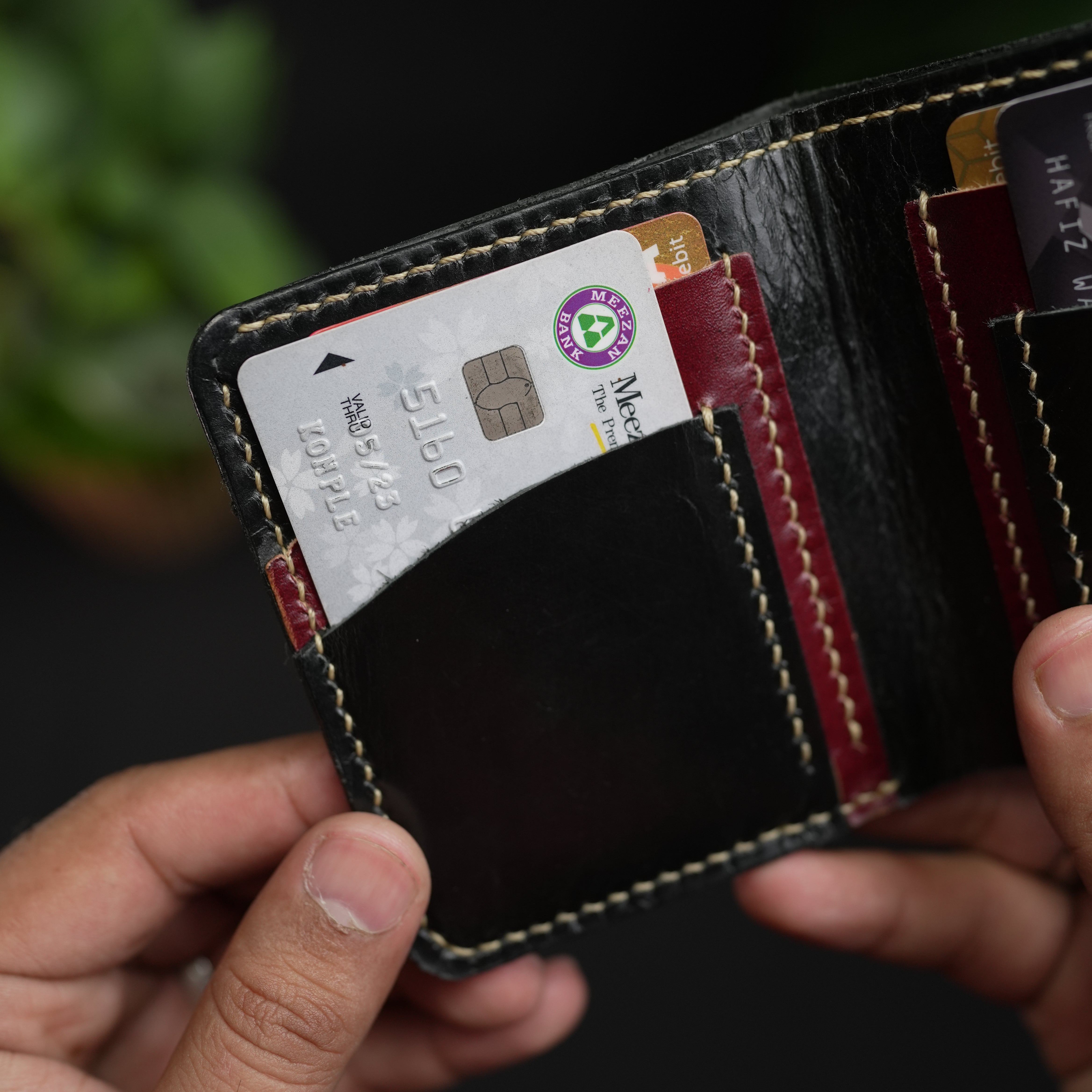 No.86 Vertical Bifold Leather Wallet in Shine Black with burgandy