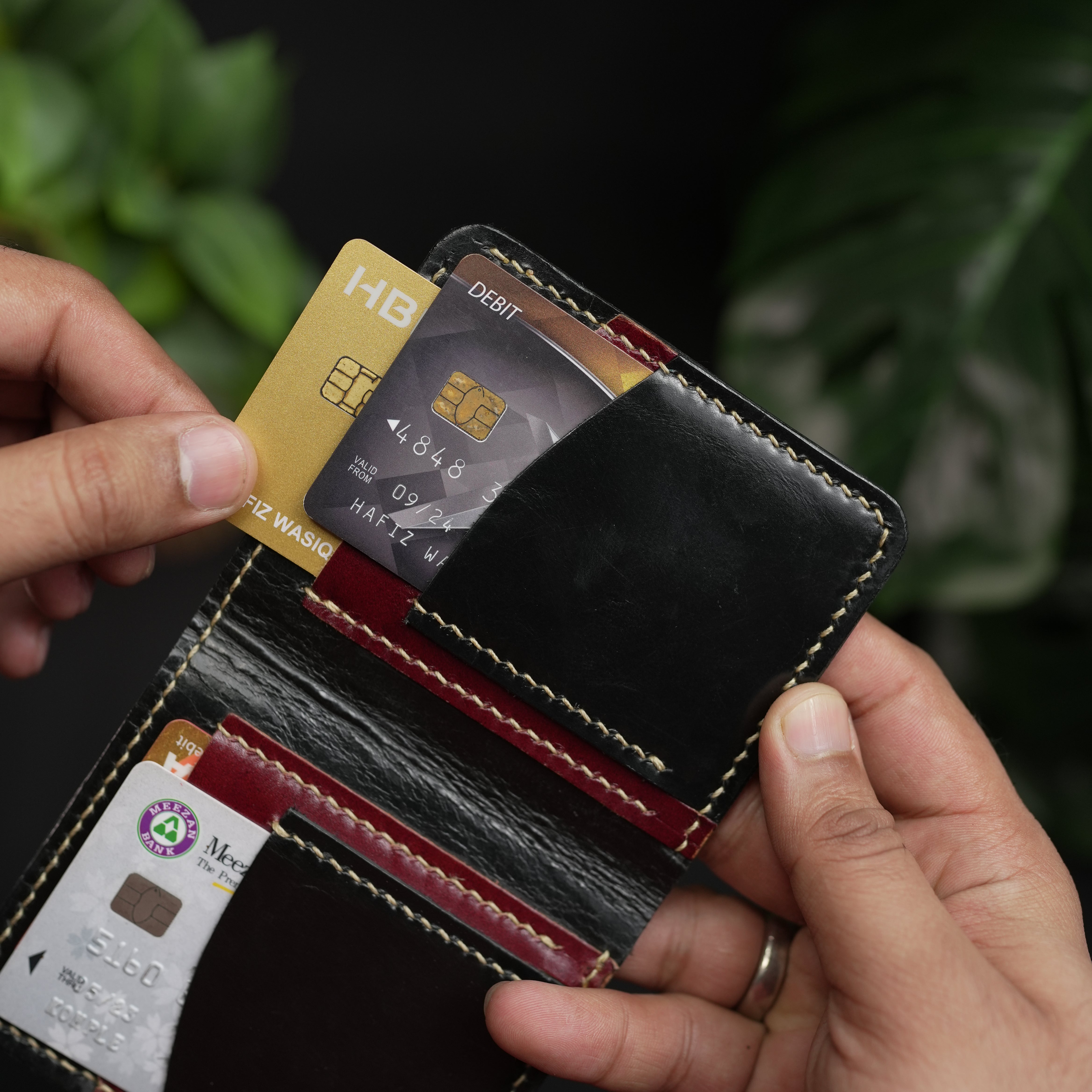 No.86 Vertical Bifold Leather Wallet in Shine Black with burgandy