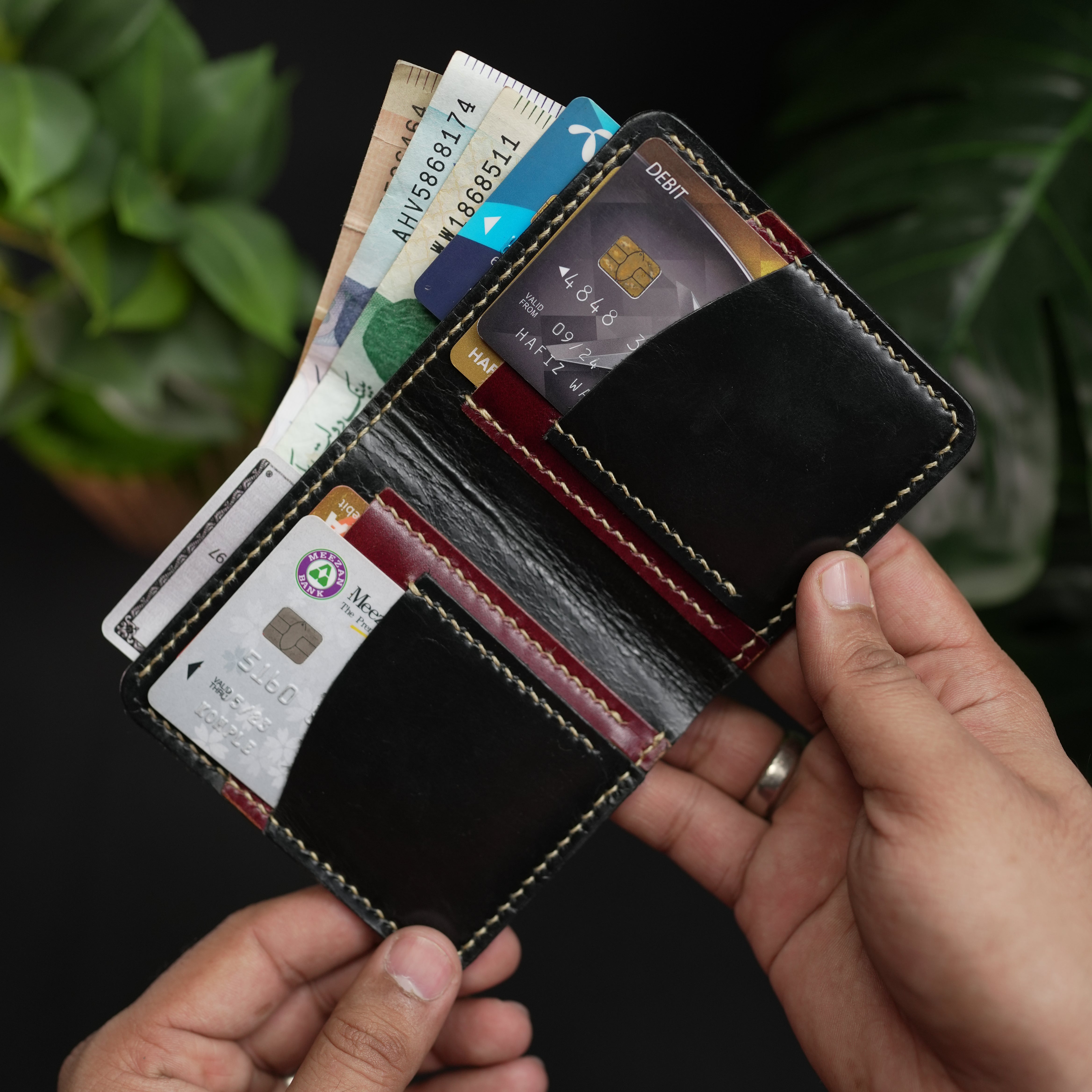 No.86 Vertical Bifold Leather Wallet in Shine Black with burgandy