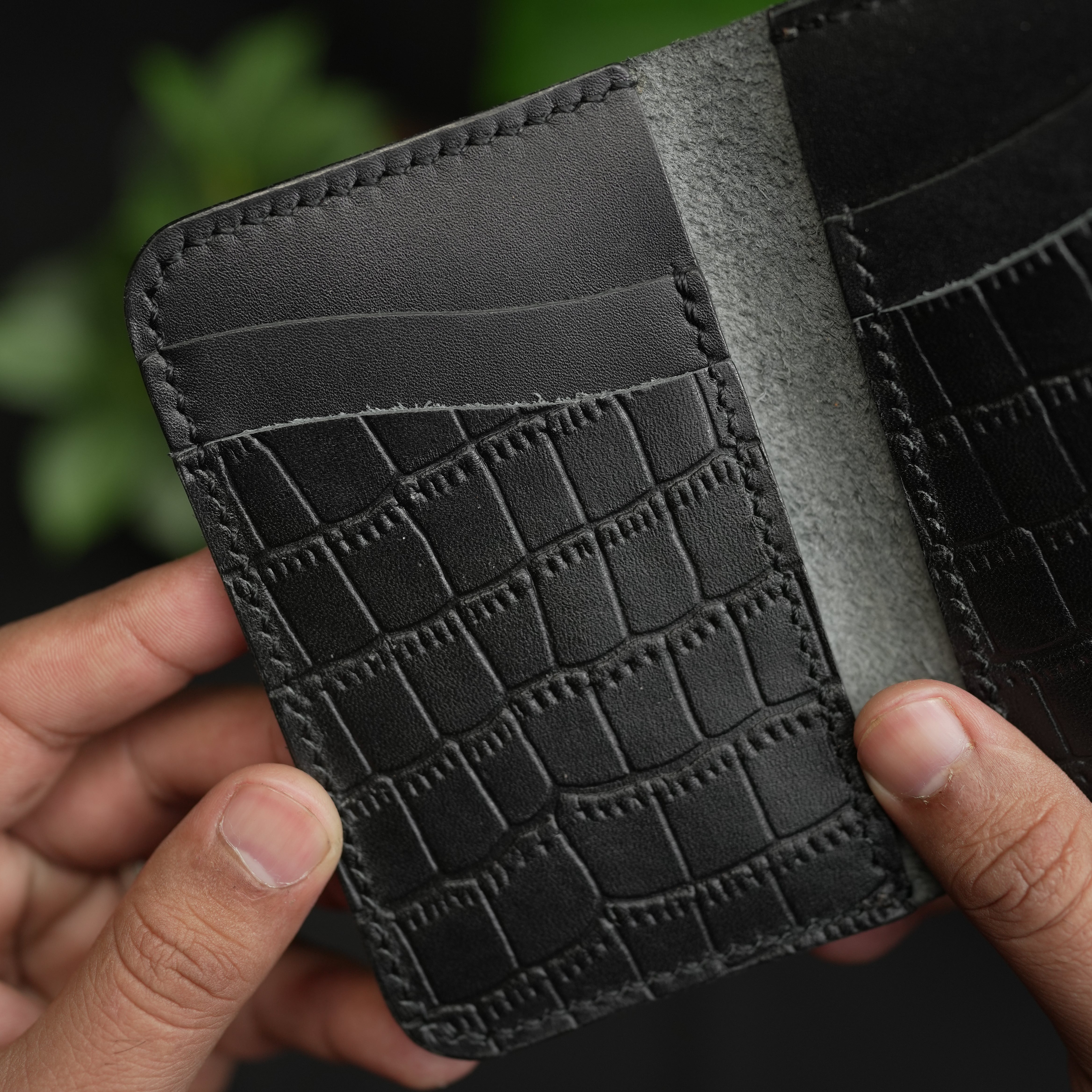 No. 79 Vertical Wallet Black crocodile