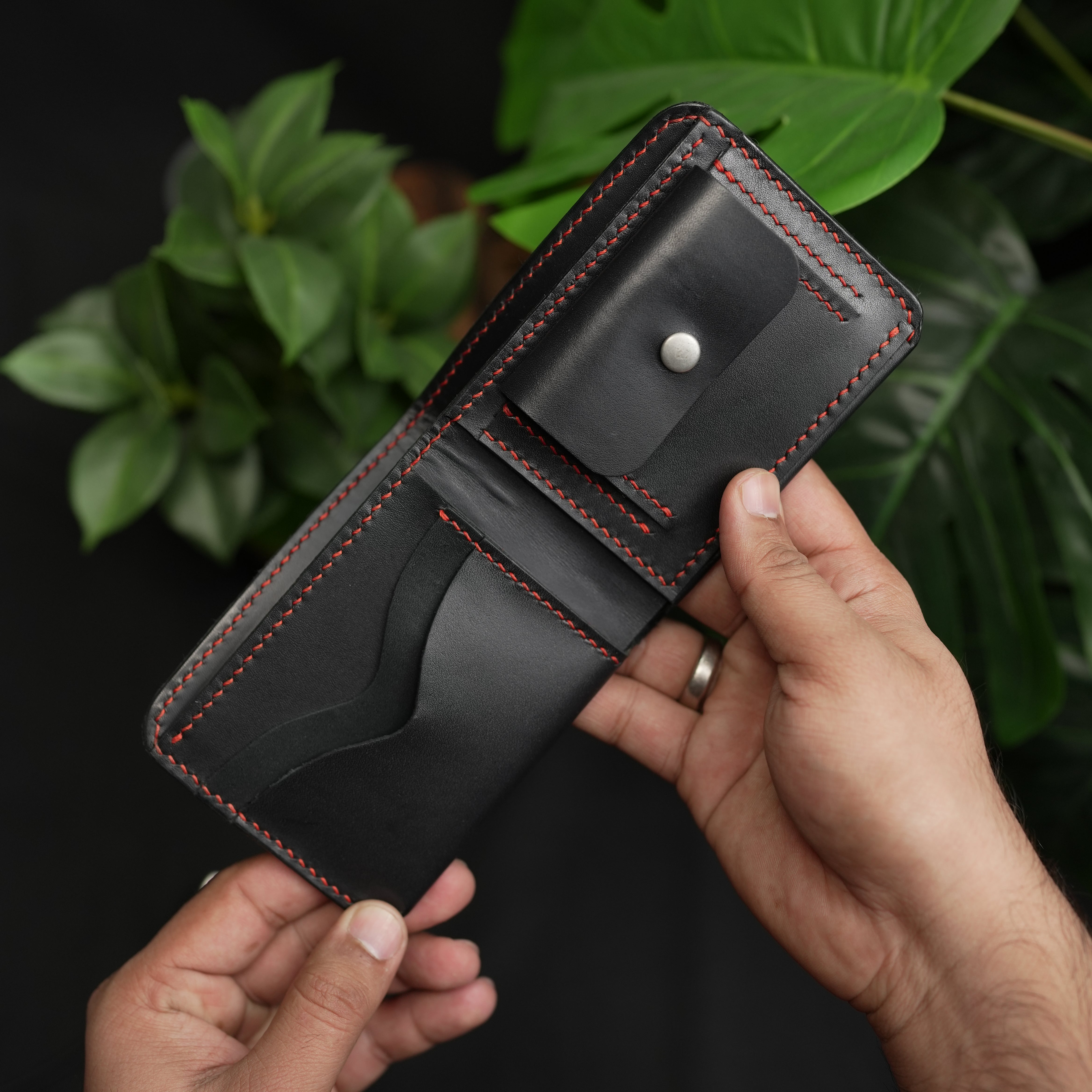 No. 81 Classic with coin pocket Leather wallet Black color