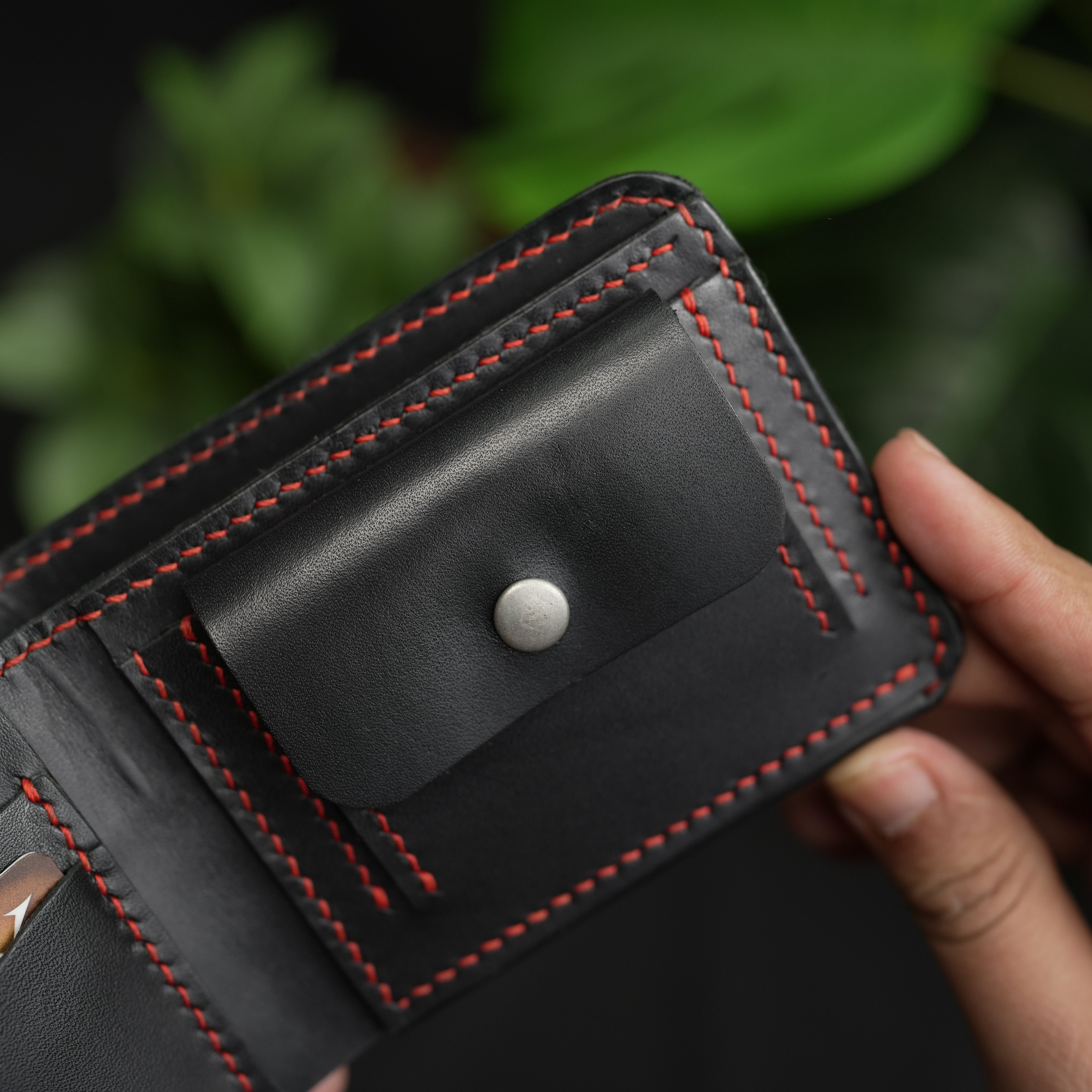 No. 81 Classic with coin pocket Leather wallet Black color