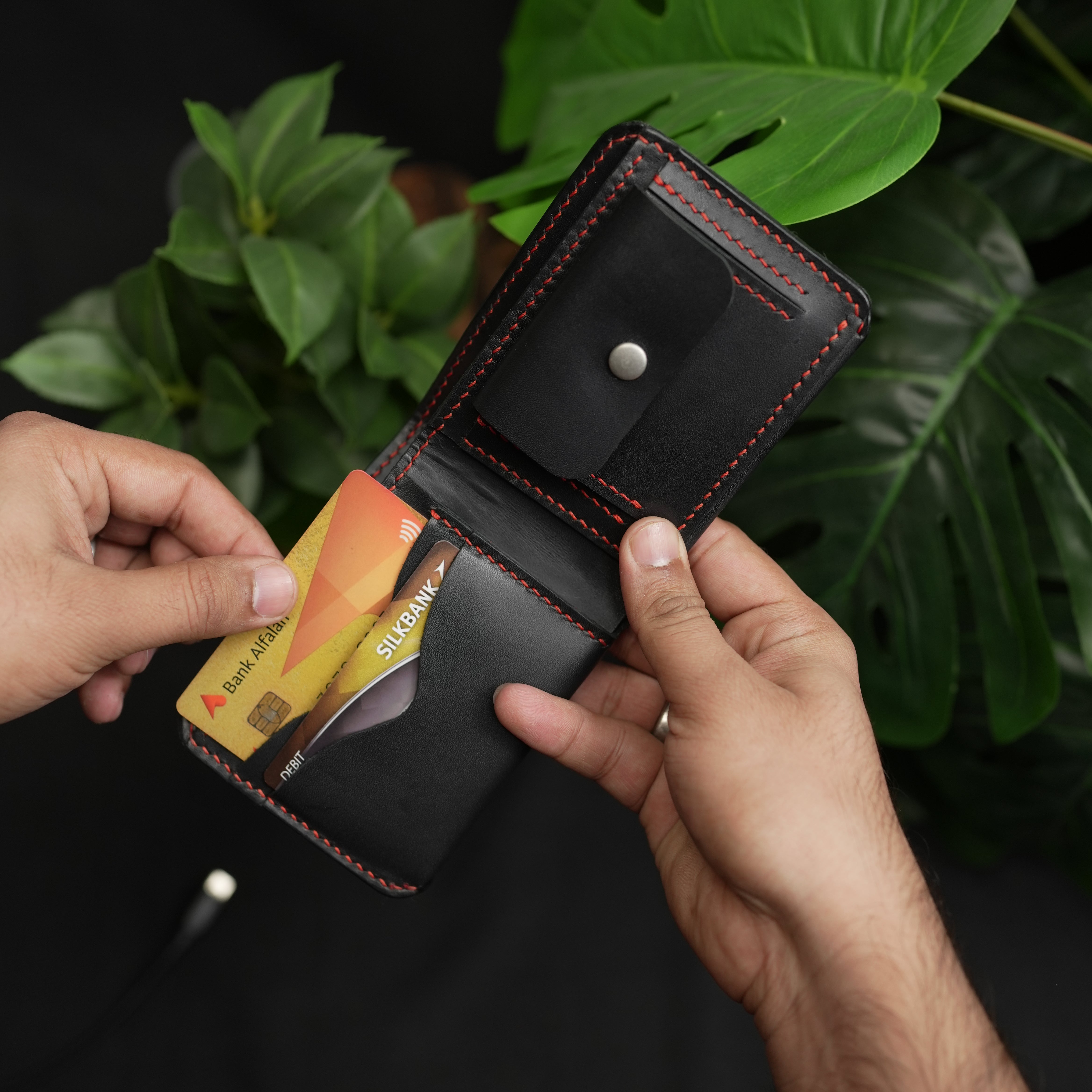 No. 81 Classic with coin pocket Leather wallet Black color