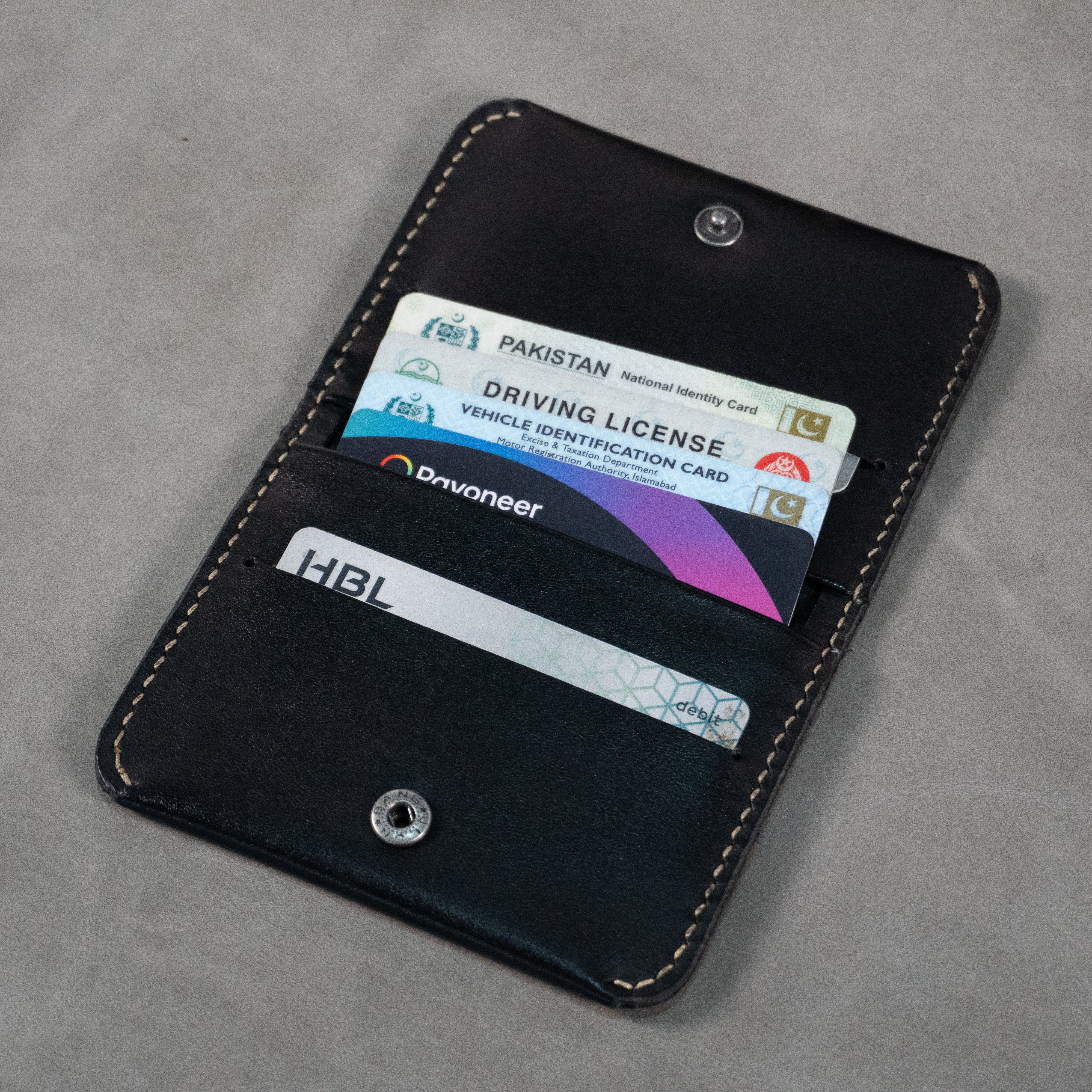 No. 85 Slim EverCard Wallet ( Black color)