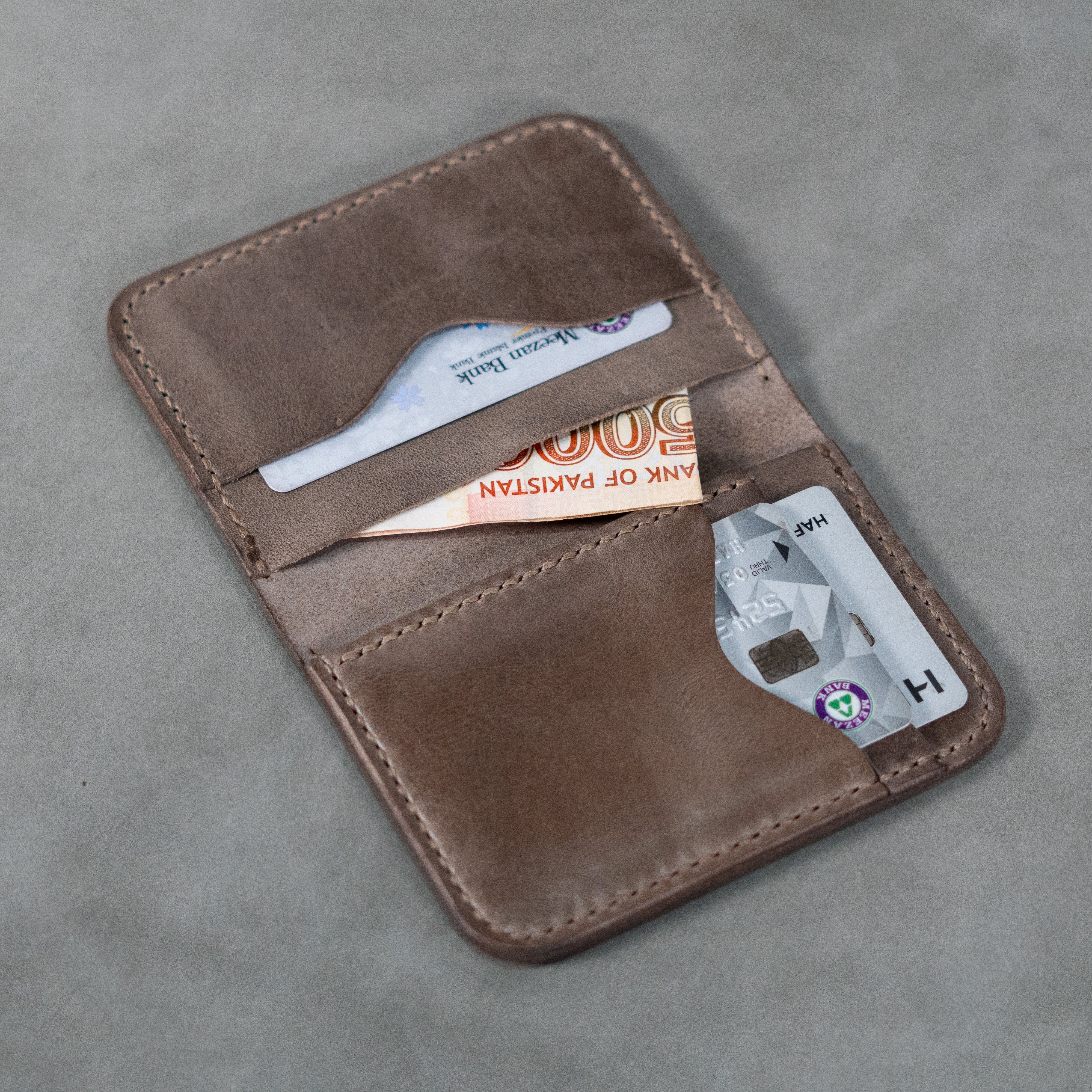 No.70 Bifold Card Wallet ( light brown color)