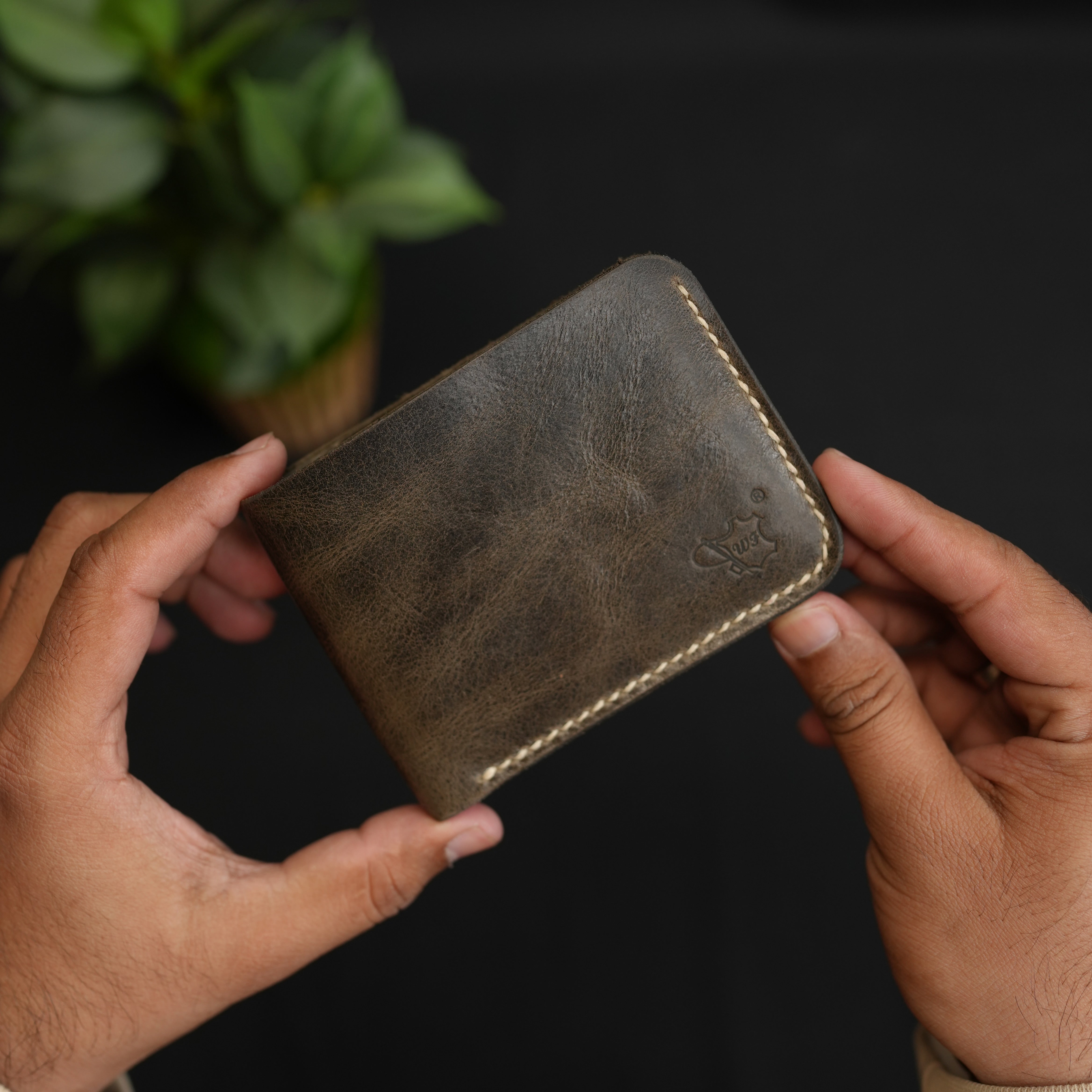 No.55 Bilfold Leather wallet Dark olive green Color
