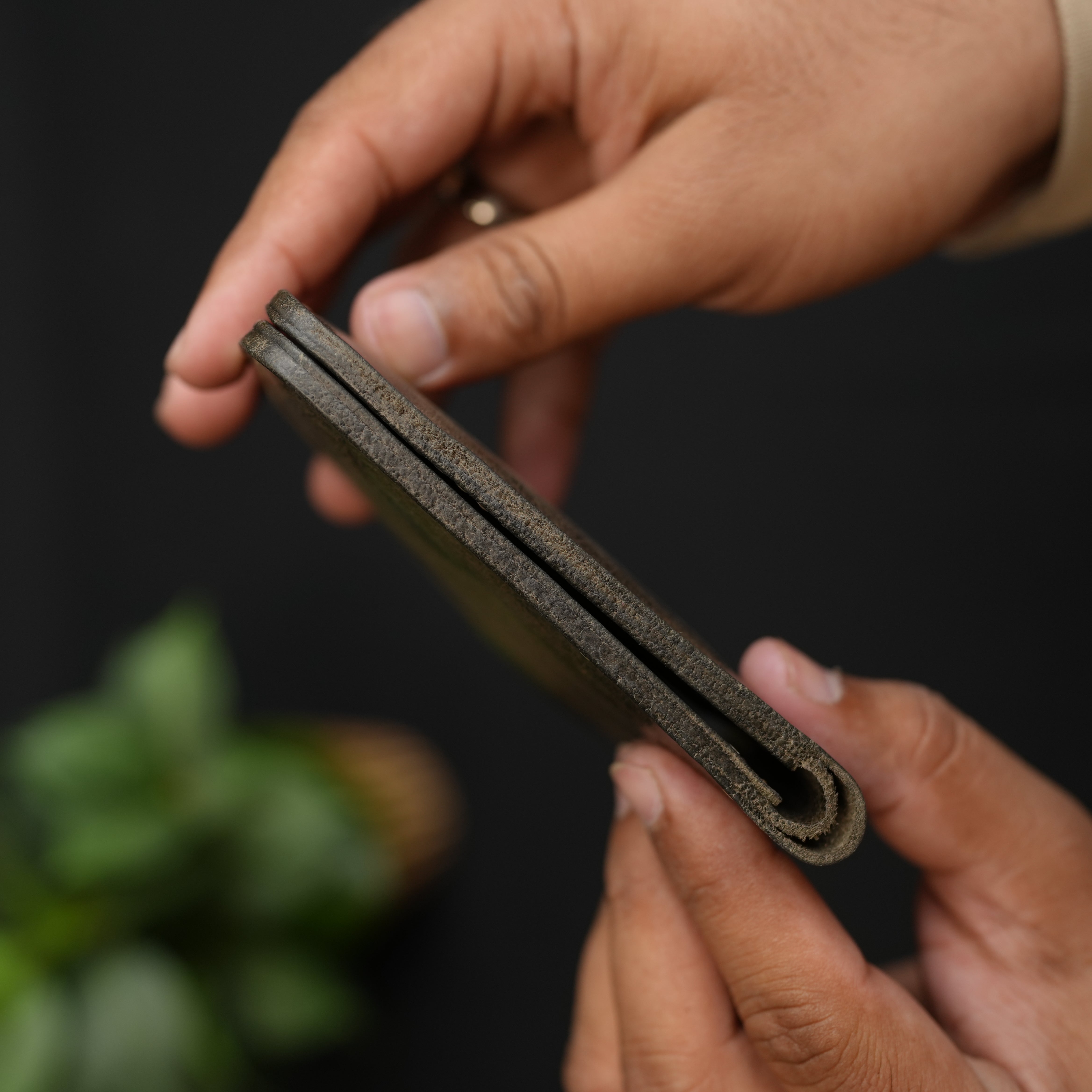No.55 Bilfold Leather wallet Dark olive green Color