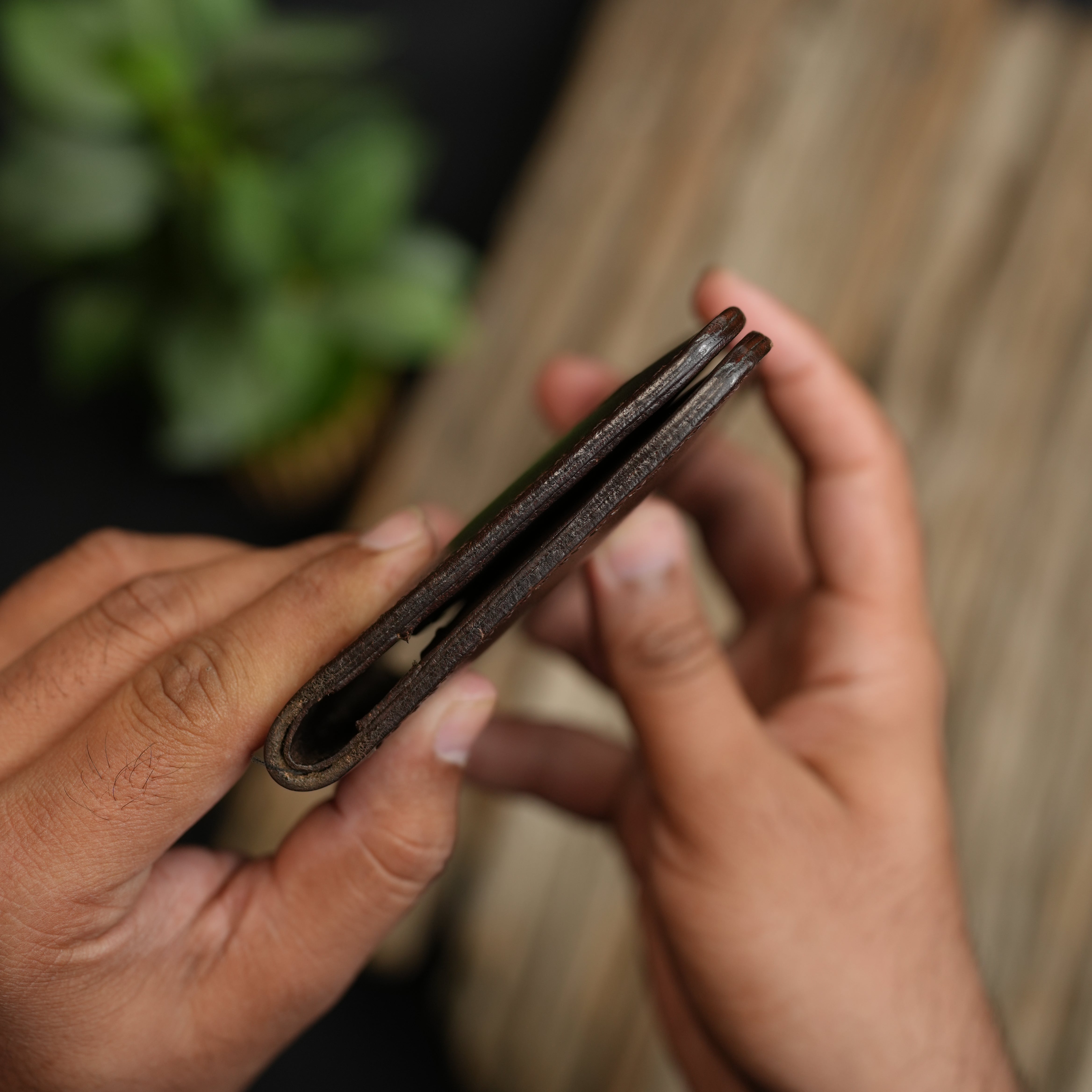 No.86 Vertical Bifold Leather Wallet in Chocolate Brown